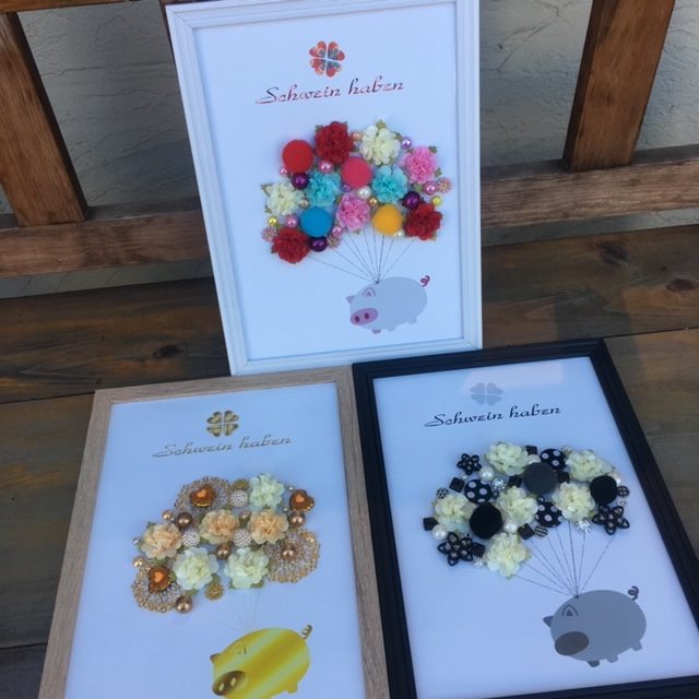 空飛ぶ豚ちゃん　金運UP　縁起物　金色豚
モノトーン豚　カラフル豚
